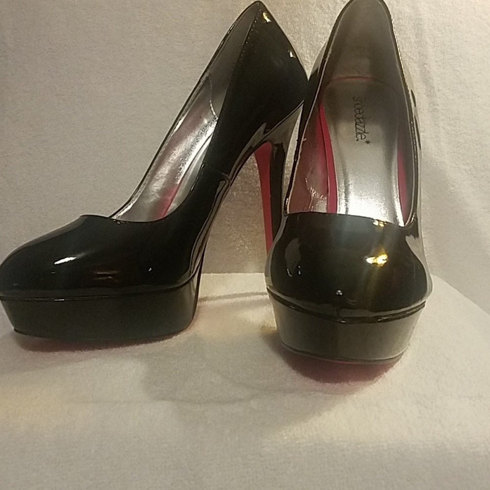 Platform heeled shoes